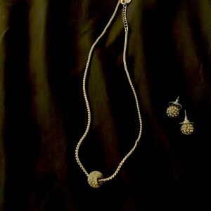 Necklace and earring set